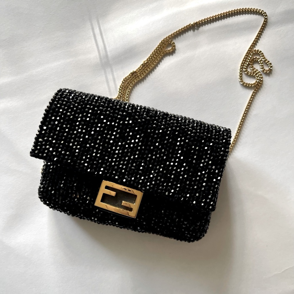 Nano Baguette Charm - black crystals
Height: 6.5 cm
Depth: 2.5 cm
Length: 11 cm